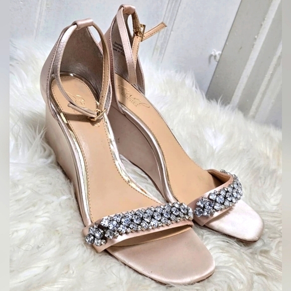 Jewel Badgley Mischka Elegant Wedge Heels Size 8.5 - Picture 1 of 9